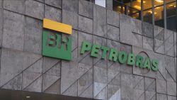 petrobras-segue-orientacao-do-governo-e-concede-aumento-menor-para-executivos;-presidente-da-estatal-ira-receber-r$-127-mil