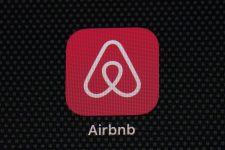 cofundadores-do-airbnb-perdem-quase-us$-4-bilhoes-em-um-dia-com-queda-das-acoes-da-empresa