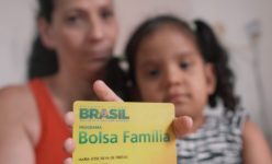 novo-bolsa-familia:-comissao-aprova-r$-50-extras-para-lactantes-e-consignado-do-bpc