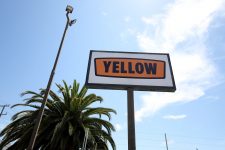 empresa-de-caminhoes-dos-eua-yellow-entra-com-pedido-de-falencia;-situacao-preocupa-investidores-sobre-economia-americana