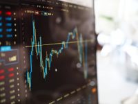 ibovespa-opera-em-baixa,-em-dia-de-instabilidade-global