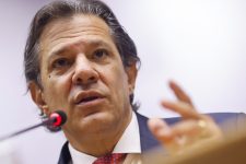 ‘nao-existe-socorro-com-dinheiro-do-tesouro’,-diz-haddad-sobre-empresas-aereas