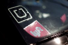 acoes-da-lyft,-concorrente-da-uber,-saltam-30%-apos-erro-de-digitacao-em-balanco-trimestral