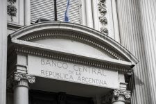 bc-da-argentina-reduz-taxa-basica-de-juros-de-100%-para-80%-ao-ano